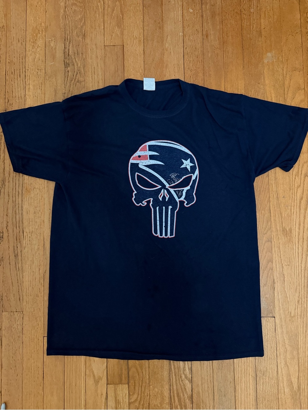 Punisher skull New England Patriots Shirt - Size XL